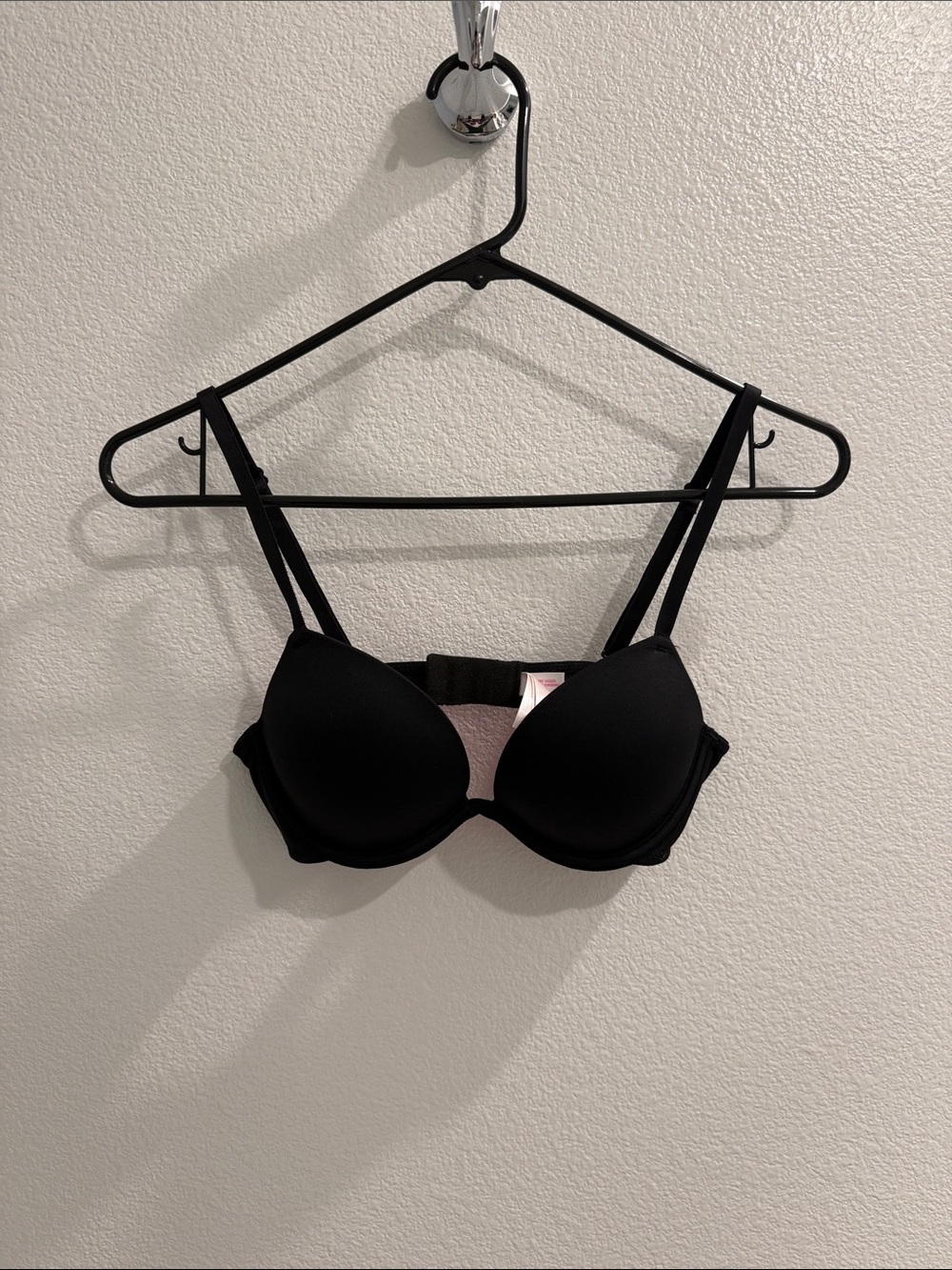 PINK Victoria's Secret Black Smooth Molded T-Shirt Bra